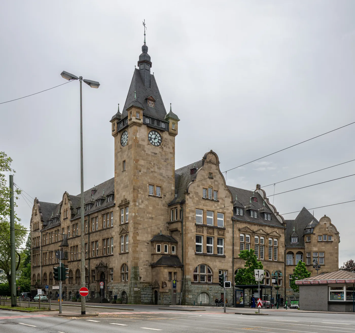 Das historische Rathaus Hamborn in Duisburg.